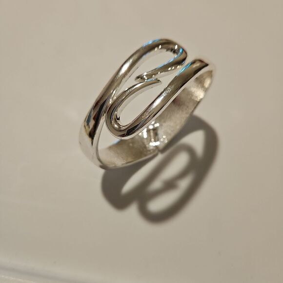 New without tag Silvertone Hisge Open Bracelet - Picture 1 of 6